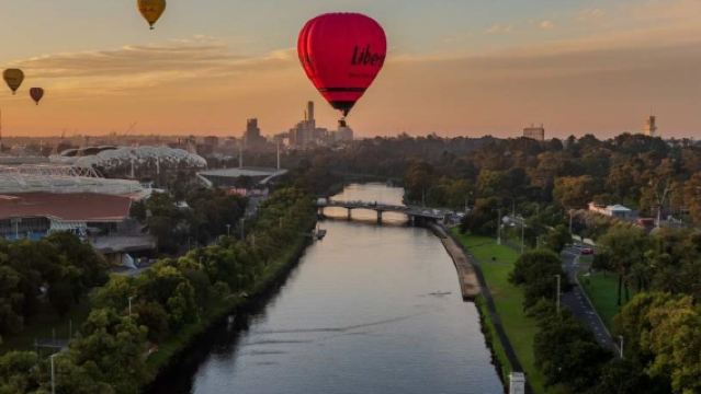 Expérience de vol en montgolfière à Melbourne d'une durée de 4 à 4,5 heures - survol de la ville, admirez le lever du soleil à Melbourne - Ticket adulte - Billet enfant - inclut un bon petit-déjeuner