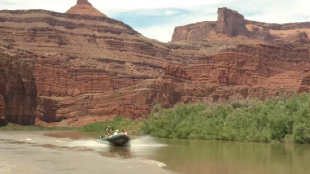 Moab: Calm Water Cruise in Inflatable Boat on Colorado River