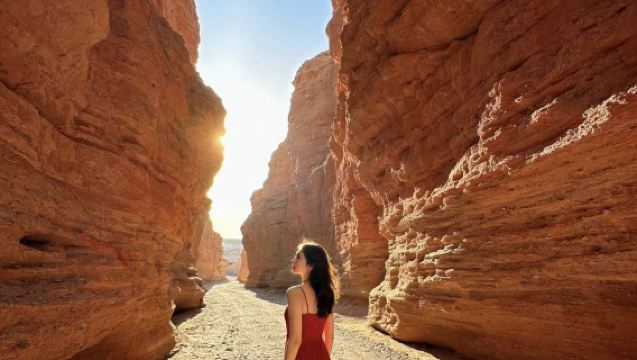 羅布泊雅丹大裂谷+羅布人村寨+塔克拉瑪干沙漠+神女湖一日遊