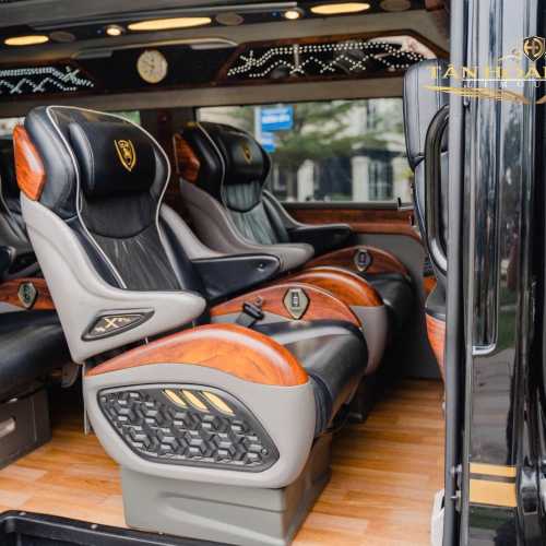 호이안/다낭에서 후에로 또는 후에에서 호이안/다낭으로 가는 공유 리무진