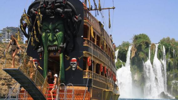 Antalya: Perjalanan Kapal Bajak Laut Lara dengan Makan Siang dan Transfer Hotel