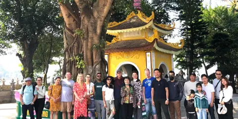 河內市區遊:鎮國寺、胡志明紀念建築群及火爐監獄博物館