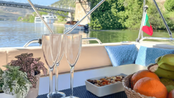Pinhão: Douro River Cruise with Wine and Train Ride