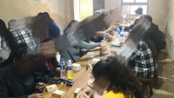 陝西西安兵馬俑手工製作/親子研學【西安秦俑村窯洞庭院+手工兵馬俑泥塑製作體驗+百年老窯洞免費參觀】