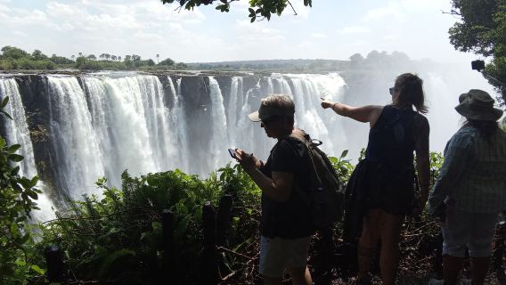 維多利亞瀑布導覽遊