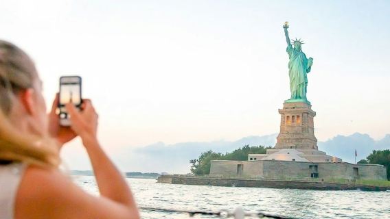 New York: Sightseeing-Kreuzfahrt zur Freiheitsstatue und Ellis Island