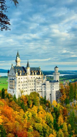 1-day tour to Munich, Neuschwanstein Castle, Alpsee Lake, Linderhof Palace and Oberammergau town