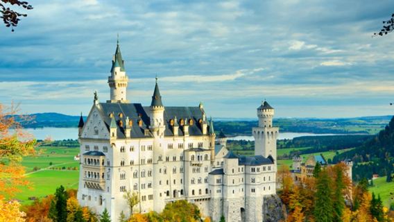 Munich + Neuschwanstein Castle + Linderhof Palace + Oberammergau + Wieskirche 1-day tour