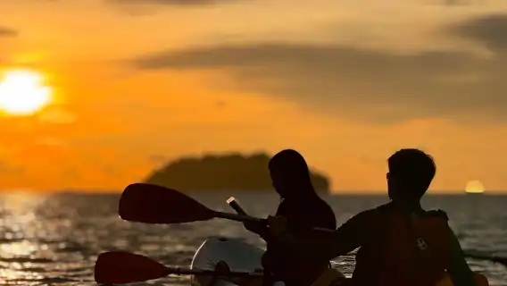 丹絨亞路海灘60分鐘日落獨木舟體驗