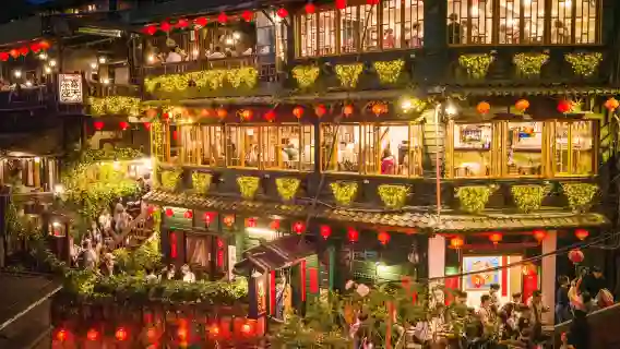 台湾人気ツアー|夜の九份散策と十分天燈上げ体験(台北発)