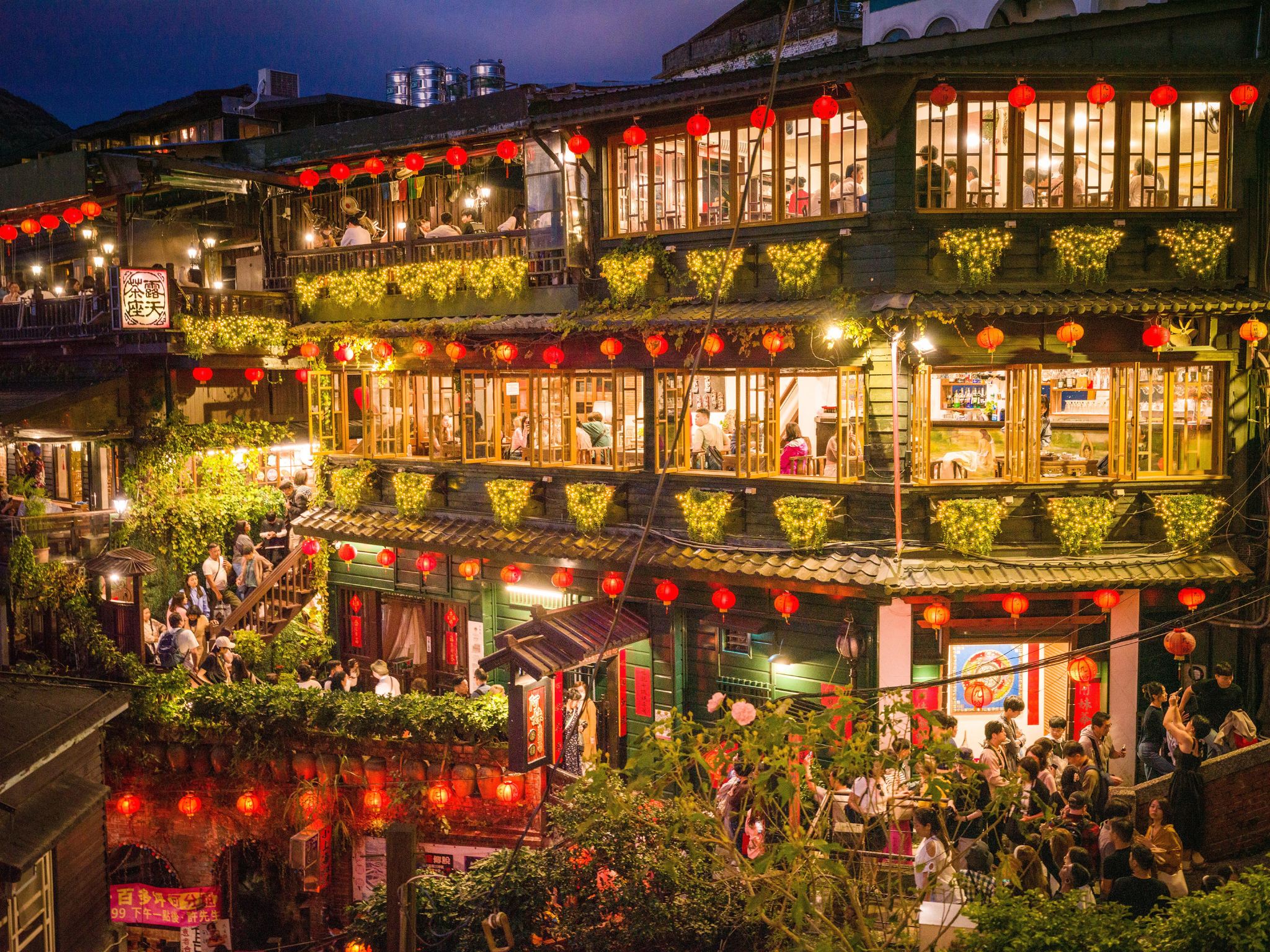 台湾人気ツアー｜夜の九份散策と十分天燈上げ体験（台北発）
