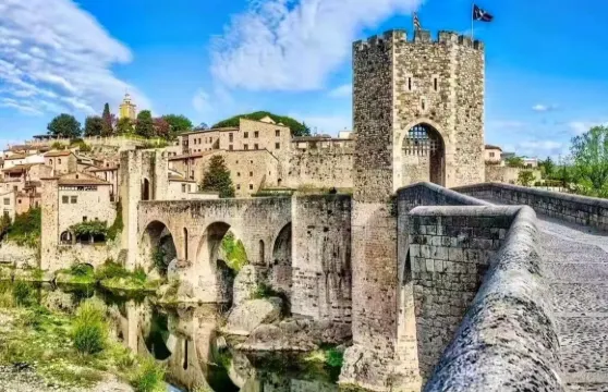 赫羅納巴＋貝薩盧；塞羅那一日遊【中世紀小鎮體驗權遊取景地】