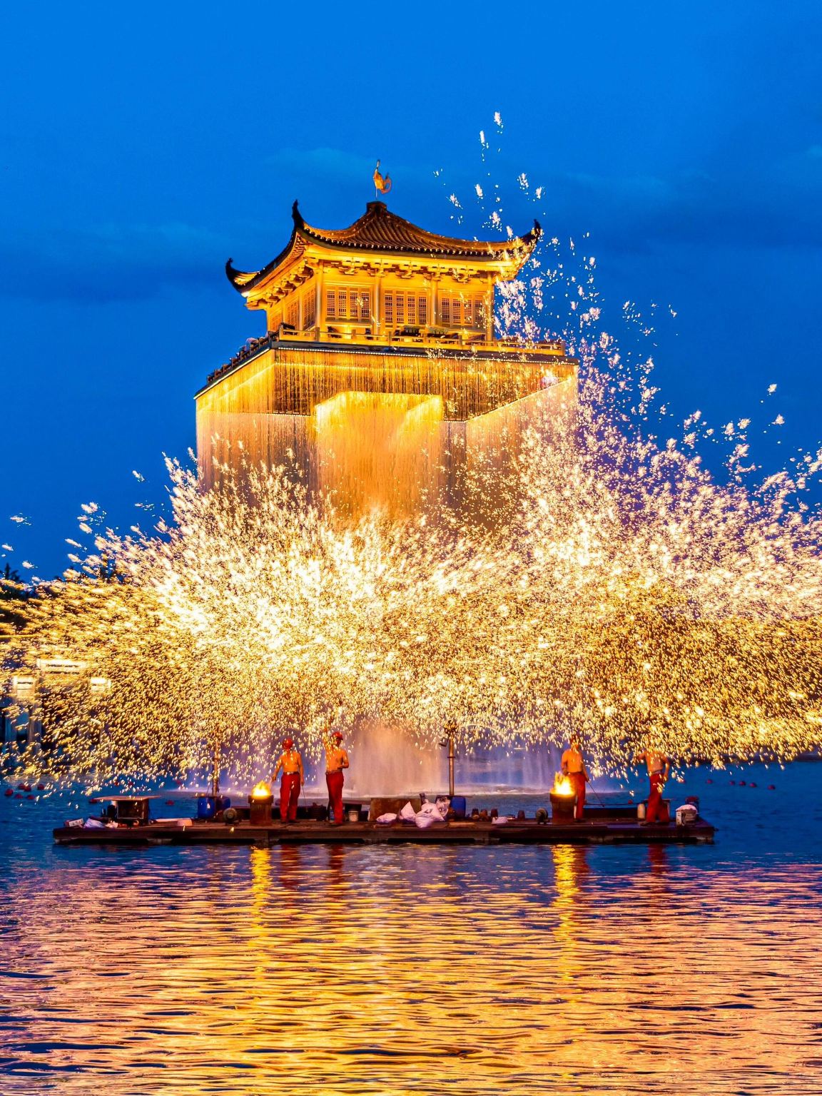 Jiangxi Shangrao: Wunvzhou + Wuyuan Huangling [Private Charter | Customized Tours | Bilingual Guide]