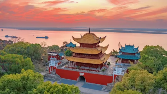 Tour privato di un giorno a Yueyang | Padiglione Yueyang + Lago Dongting + Villaggio natale di Qu Yuan
