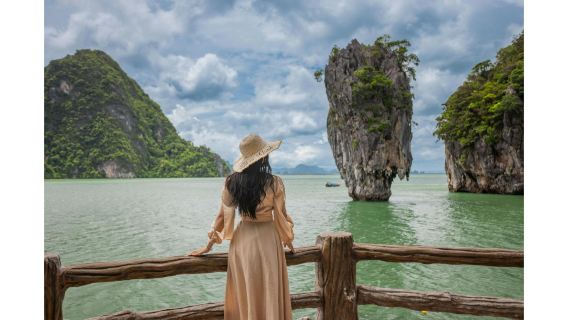 Phuket: James Bond - Naka Island - Kanu Tagesausflug mit Power-Katamaran