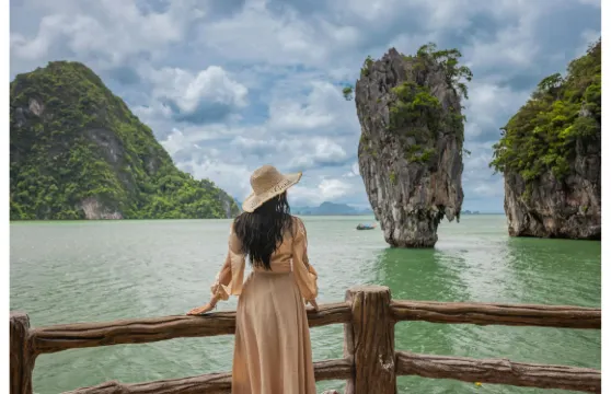 布吉：占士邦 - 納卡島 - 動力雙體船獨木舟日遊