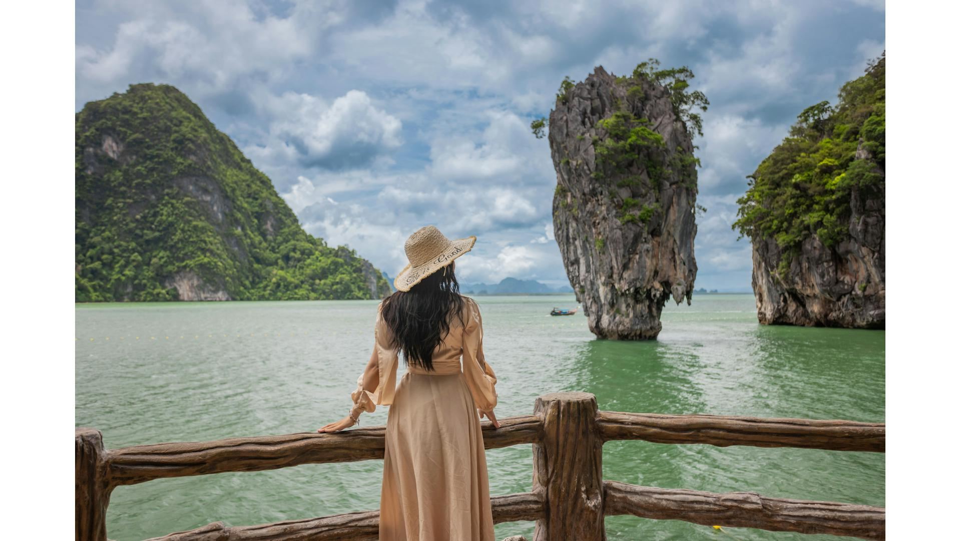 Phuket :James Bond -Naka Island - Canoe Day Tour by Power Catamaran