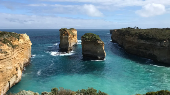 Great Ocean Road Reverse Tour (up to 11 people) with digital audio guide (downloadable on your phone)