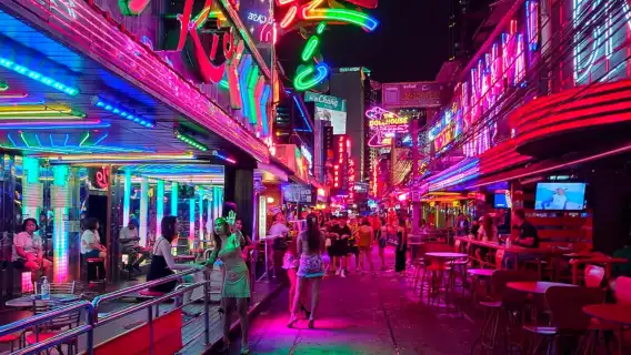 泰國曼谷娜娜廣場+牛仔街夜遊【免費一瓶當地啤酒】