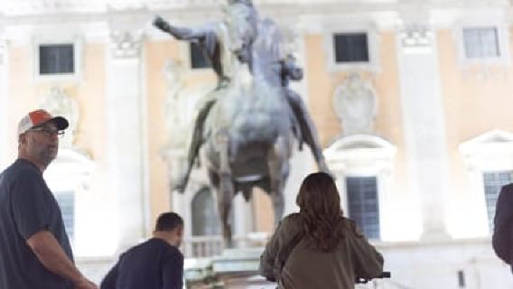Rome: E-Bike Night Tour with Food and Wine Tasting