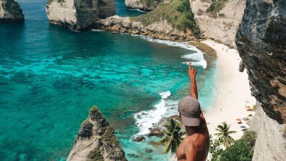 Bali Penida Island east and west route 1-day tour with dedicated vehicle, ferries, island entrance fee and Diamond Beach