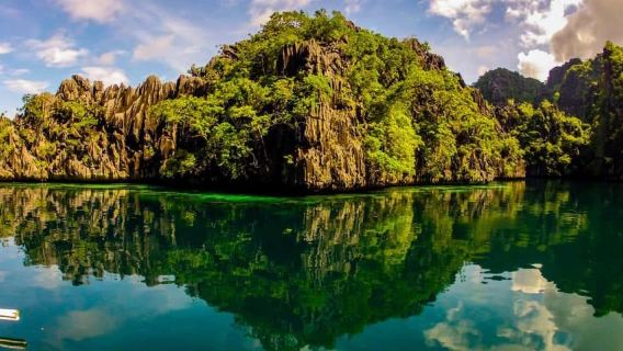 Coron: Complete Island Hopping Guided Tour with Lunch