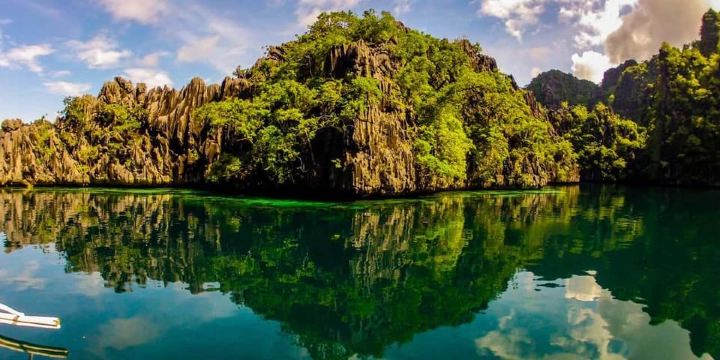 Coron: Complete Island Hopping Guided Tour with Lunch