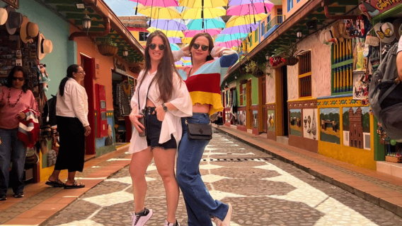 Medellín: Excursión de un día a Guatapé y El Peñol con paseo en barco