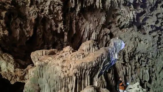 廣西桂林陽朔徒步探洞體驗/興坪古鎮範圍內可接駁【羅田大岩徒步探洞/角田水岩(魚骨洞)溯溪+槳板探洞】