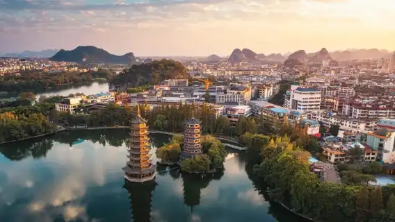 [Guangxi] Tiket pelayaran tarikan pelancongan Dua Sungai Empat Tasik Guilin (pemandangan indah tasik dan gunung + menara kembar menyinari bandar lama + pilihan lawatan sehari/malam + "bandar dalam pemandangan, pemandangan dalam bandar")