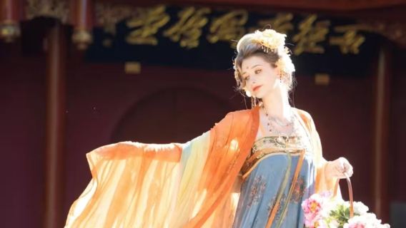 Esperienza di fotografia in abiti tradizionali cinesi a Chengdu Chunxi Road (noleggio abiti tradizionali + opzione di servizio fotografico esterno con fotografo + ampia varietà di abiti eleganti + servizio di alta qualità + abiti di prima scelta)