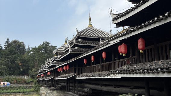 広西柳州仙人山風景区+程陽八寨観光エリアワンデーツアー(英語サービス可)