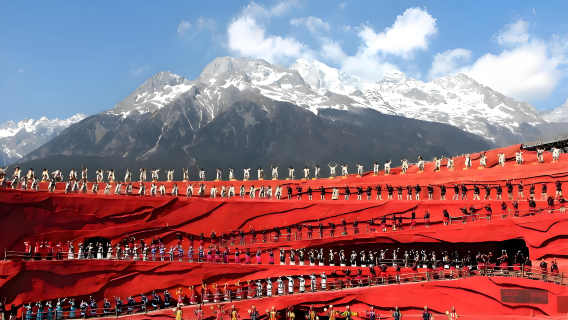 Lijiang Yulong Snow Mountain : Site touristique de Spruce Meadow + Blue Moon Valley + Impression Lijiang en excursion d'une journée (Montagne d'or au lever du soleil)