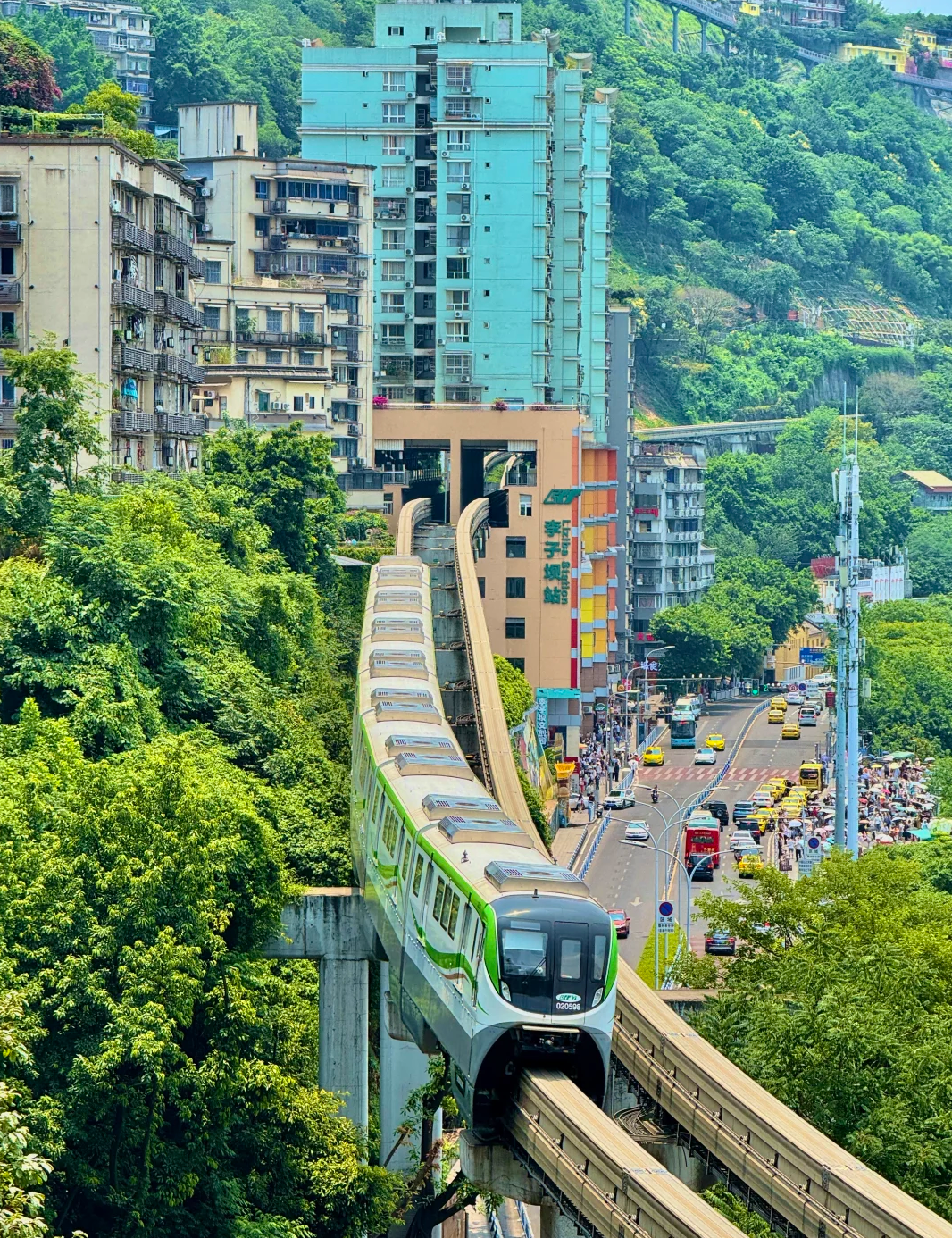 Tour giornaliero a Chongqing + Vista notturna di Hongyadong + Esperienza di hotpot di Chongqing | Guida bilingue cinese-inglese