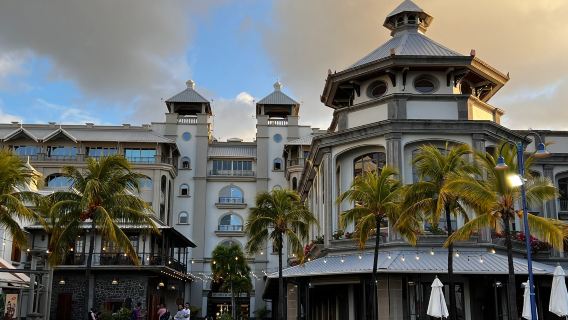 Excursión de un día a la Bahía Azul de Mauricio + Parque de Cocodrilos + Isla Grand Baie + Cascada Submarina + Puente Natural