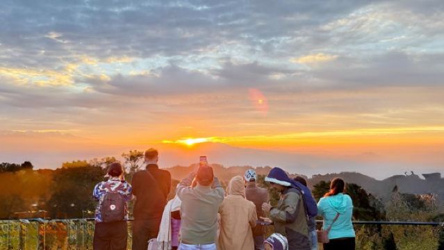 Bhaktapur & Nagarkot Day Tour with Lunch – Private / Group