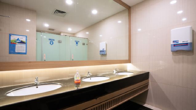 SAPHIRE LOUNGE SULTAN MAHMUD BADARUDDIN II AIRPORT (PLM)