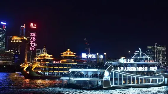 Shanghai Huangpu-flodens aftenbådtur & buffetoplevelse (valg mellem krydstogtsbåden Crystal Princess eller den populære Dragebåd)