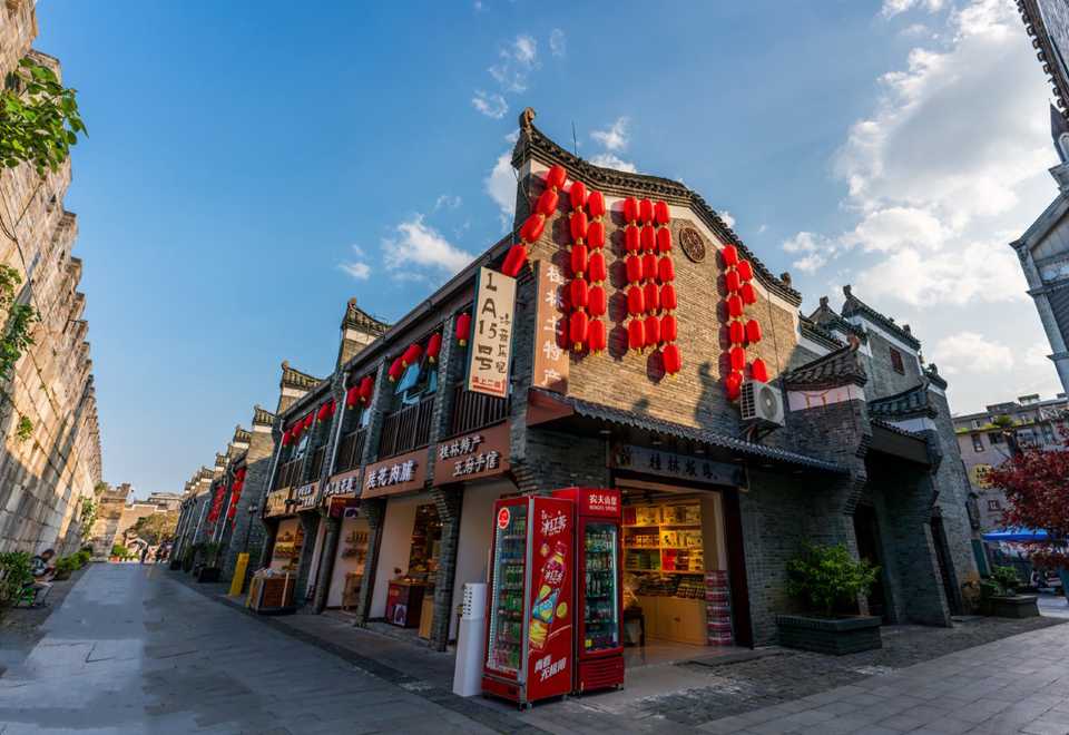 Tour toàn cảnh thành phố Quế Lâm trọn ngày: Đón và trả tận khách sạn +  Thưởng thức mì gạo Quế Lâm + Núi Voi / Động Sáo Trúc / Phủ vương