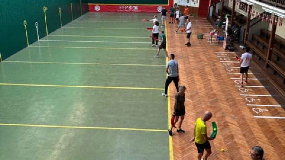Biarritz: Introduction to Basque pelota with a pro player