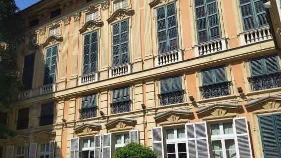 Genoa: Palazzo Bianco art and billionaire themed tour