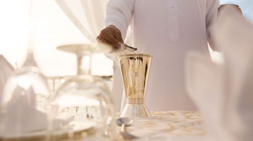Dubai 7-star sailing boat hotel Al Iwan buffet/underwater restaurant/sky restaurant options Arabic restaurant lunch dinner buffet 7