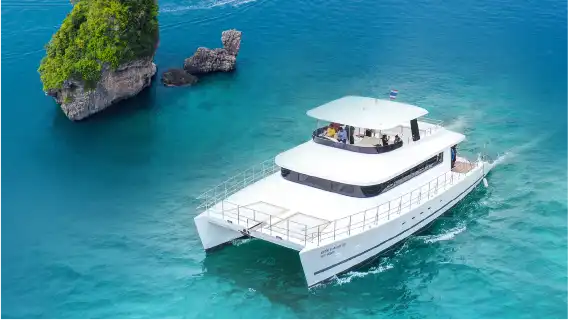 布吉：乘搭豪華遊艇遊覽占士邦島及攀牙灣