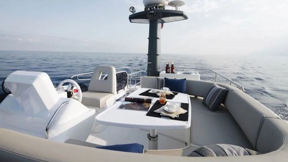 【陵水清水灣遊艇出海】陵水清水灣43尺進口豪華遊艇包船出海