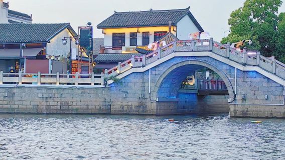 Changsha Jinggang Ancient Town + Tongguan Ancient Town + Wuyi Square one-day tour - English Service Available