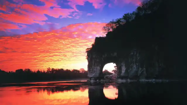 桂林一日遊【含午餐/上門接/晚出發/蘆笛岩獨秀峰象鼻山】