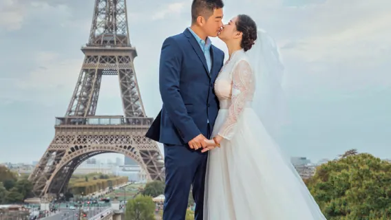 Trip Moments en París, Francia[Paquete de fotografía de boda para parejas en París, Francia, con fotógrafo global de Trip Moments, sesión de fotos y seguimiento fotográfico]