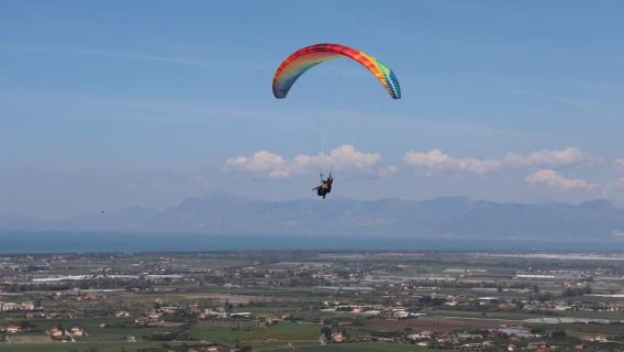 Chuyến bay dù lượn ở Paestum