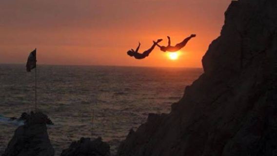 *Spettacolo di tuffatori al tramonto, cena di 3 portate, 2 bevande, opzioni diverse