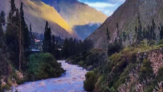 Billete de tren solo ida de la estación de Machu Picchu en Perú a Cuzco en Perú
